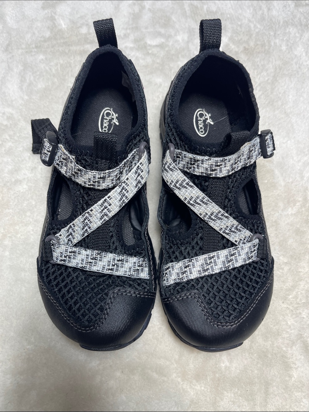 Chaco Kids Black Water Shoes with Gray Patterned Straps Size 1 Junior